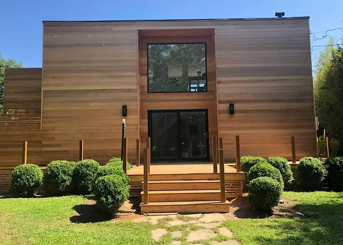 Water Front East Hampton Getaway