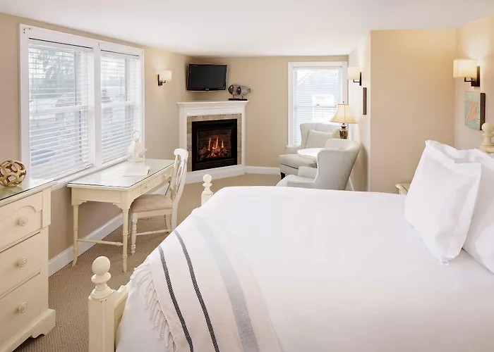 Inn At Harbor Hill Marina
